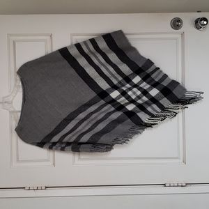 V.FRAAS Poncho Gray Black & White